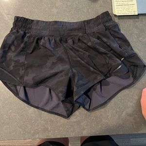 Lululemon Hotty Hot 2.5 inch short